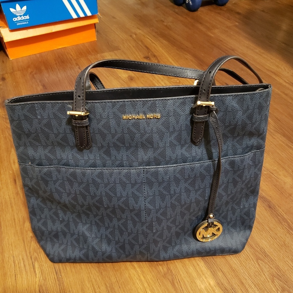Navy blue Michael kors Bedford tote